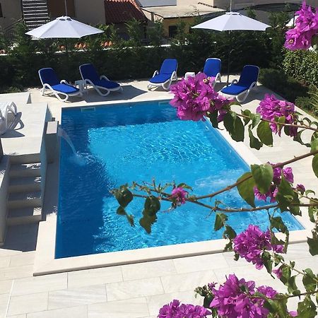 Apartment With Heated Pool, Villa Regina Pula Exterior foto